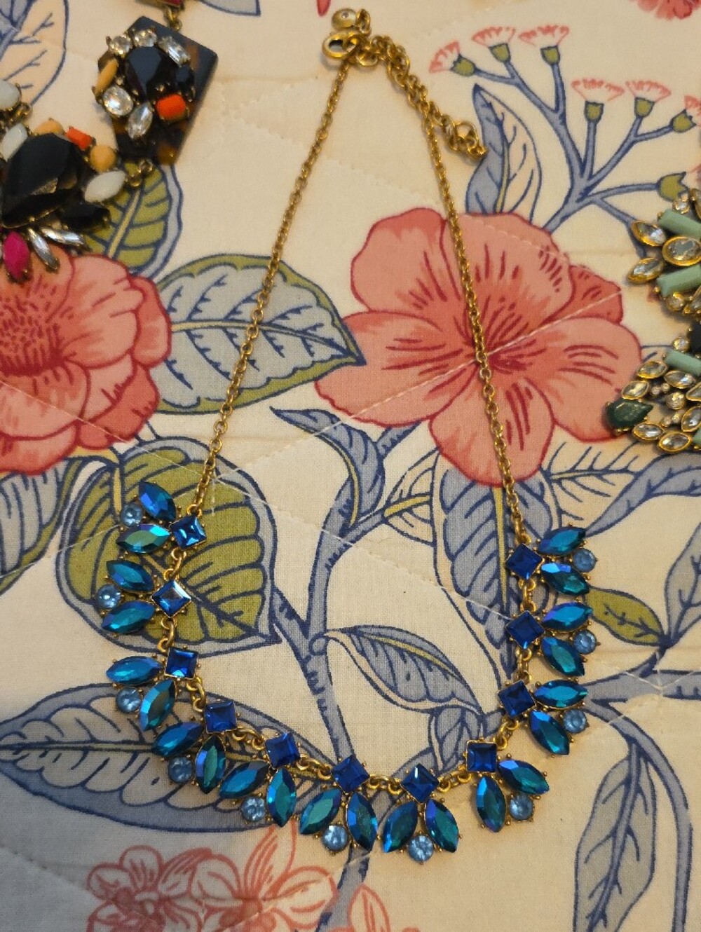 13 Assorted Women’s Statement Necklaces in Multi-Color - Picture 3 of 11